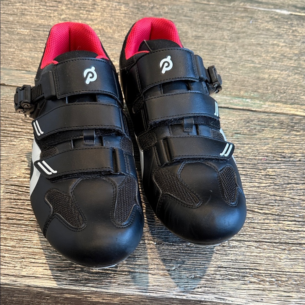 Peloton Black cycling shoes size 46. In good used condition.